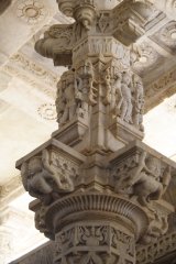 08-Carvings in column